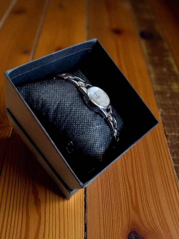 (Lc60) Ladies / teens stainless steel dress watch - Image 2