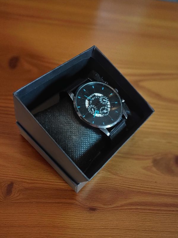 (MW60) Gents/Teenagers Geneva stainless steel watch with date function - Image 2