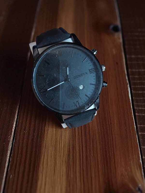 (MW62) Gents/Teenagers Geneva leather strap watch with date function - Image 2