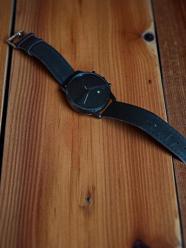 (MW62) Gents/Teenagers Geneva leather strap watch with date function - Image 3