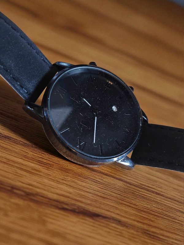 (MW62) Gents/Teenagers Geneva leather strap watch with date function - Image 4