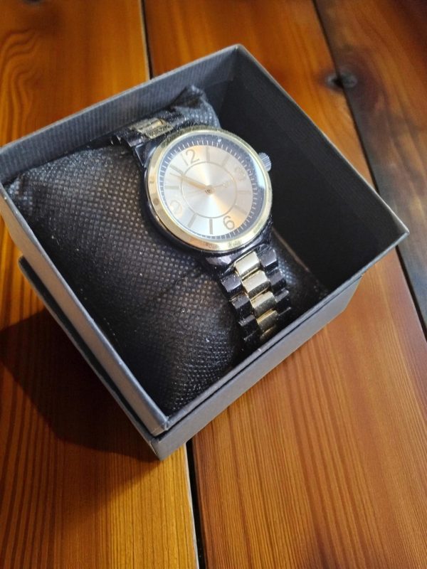 (MW64) Gents/Ladies stainless steel strap watch - Image 2