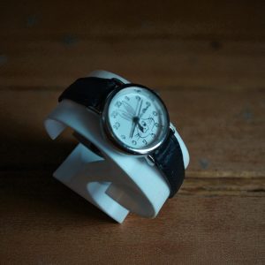(Lc65) Ladies le chat bugs bunny leather strap watch