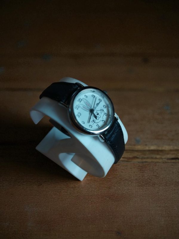 (Lc65) Ladies le chat bugs bunny leather strap watch