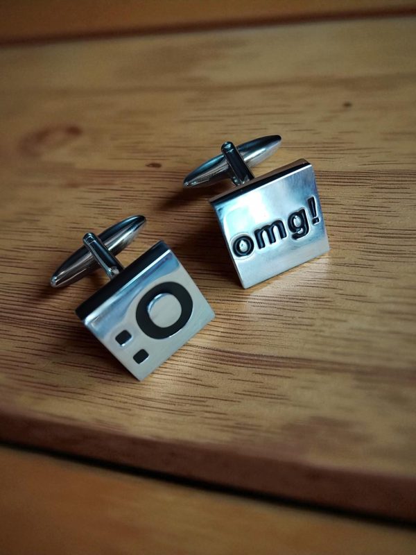 (Cf7) Pair of fun "OMG" quality cufflinks