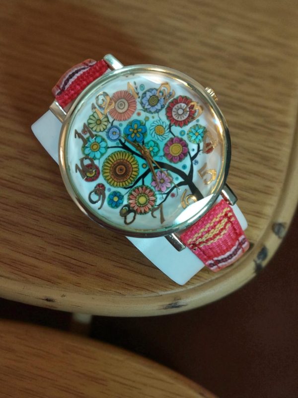 (LW70) 1960's style fabric strap ladies watch - Image 4