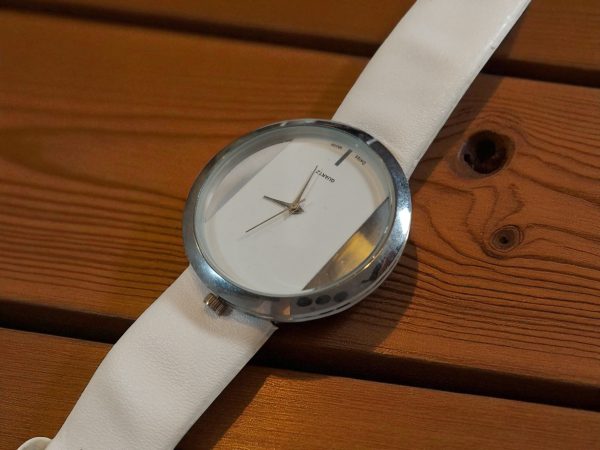 (LW71) Ladies quartz thick white leather strap watch BARGAIN!!! - Image 6