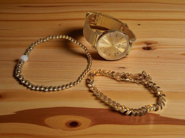 (LW75) Ladies Soki stainless steel watch with two bracelets - Image 2