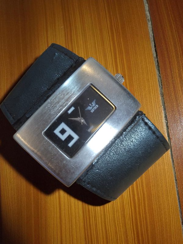 (LW76) Softech of London wide black leather strap watch - Image 4