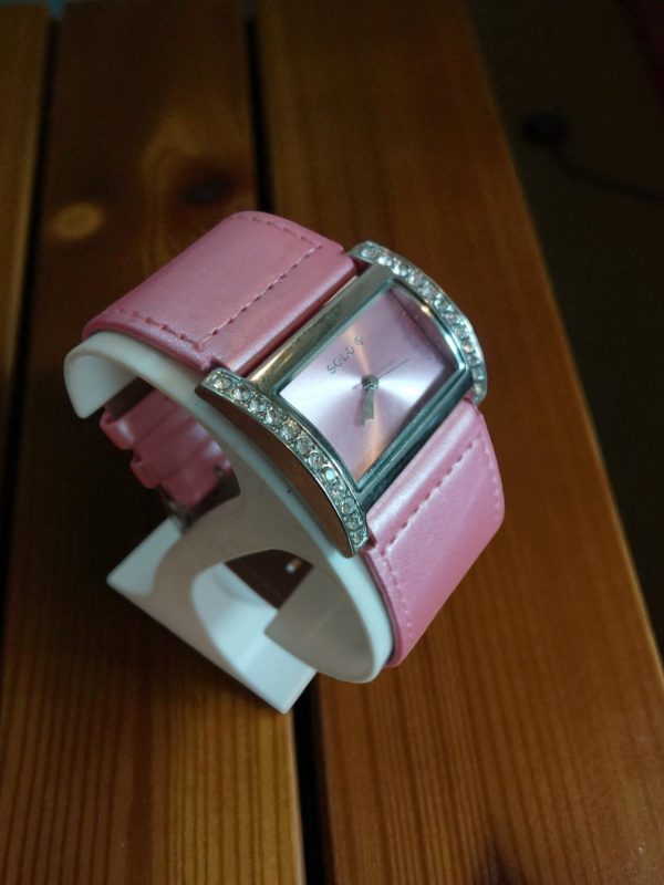 (LW79) SOLO Ladies pink thick banded leather strap wrist watch