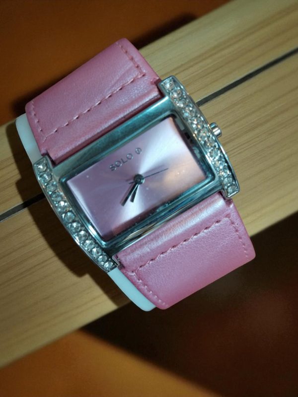 (LW79) SOLO Ladies pink thick banded leather strap wrist watch - Image 5