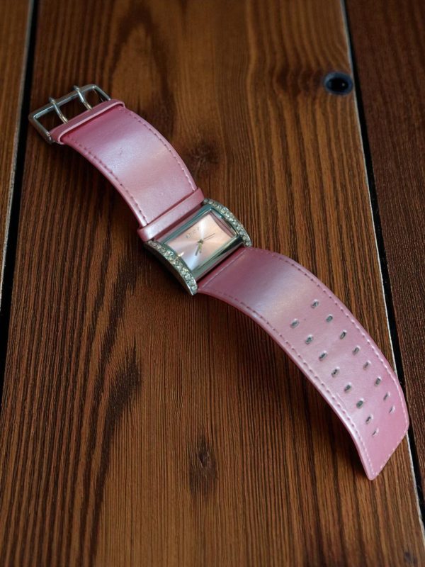 (LW79) SOLO Ladies pink thick banded leather strap wrist watch - Image 6