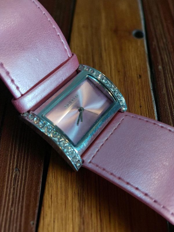 (LW79) SOLO Ladies pink thick banded leather strap wrist watch - Image 7