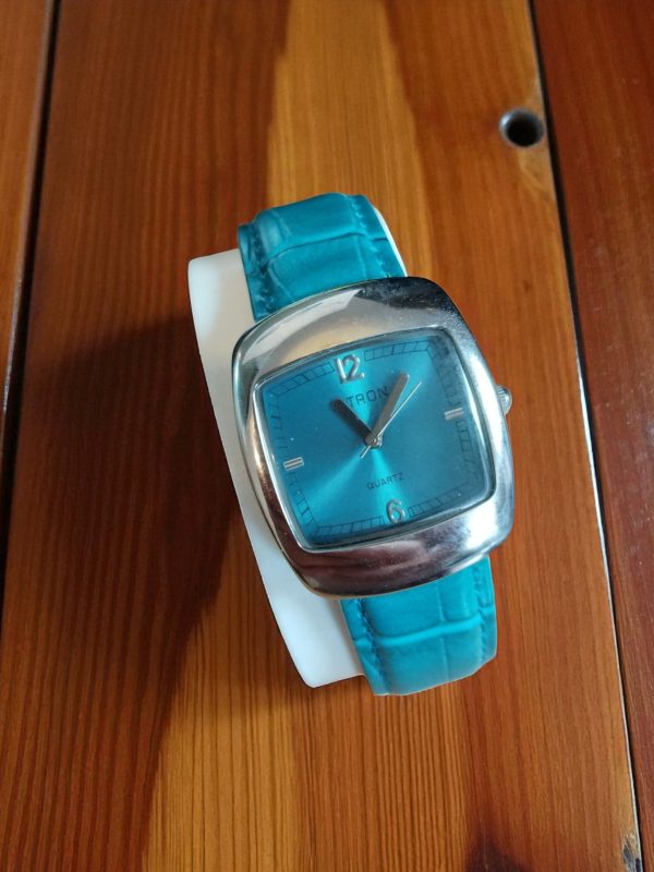(LW92) Ladies Citron of London blue leather strap watch - Image 4