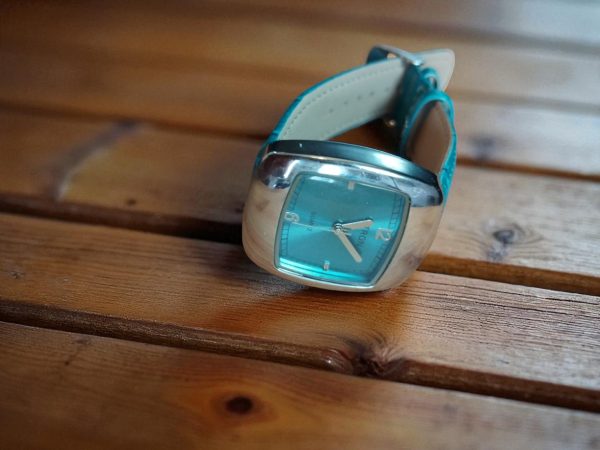 (LW92) Ladies Citron of London blue leather strap watch - Image 5
