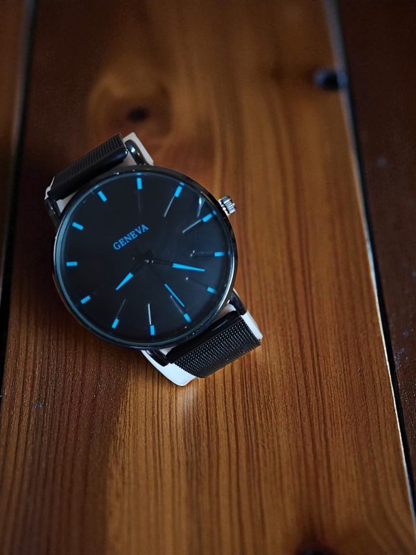 (MW86) Geneva stainless steel strap watch - Image 4