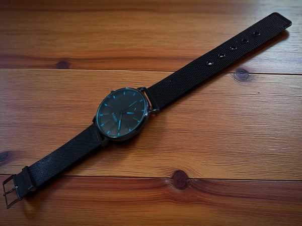 (MW86) Geneva stainless steel strap watch - Image 2