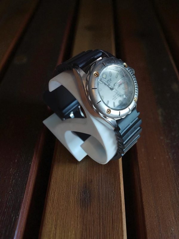 (MW100) Chateau Gents / teenagers watch with date feature - Image 2