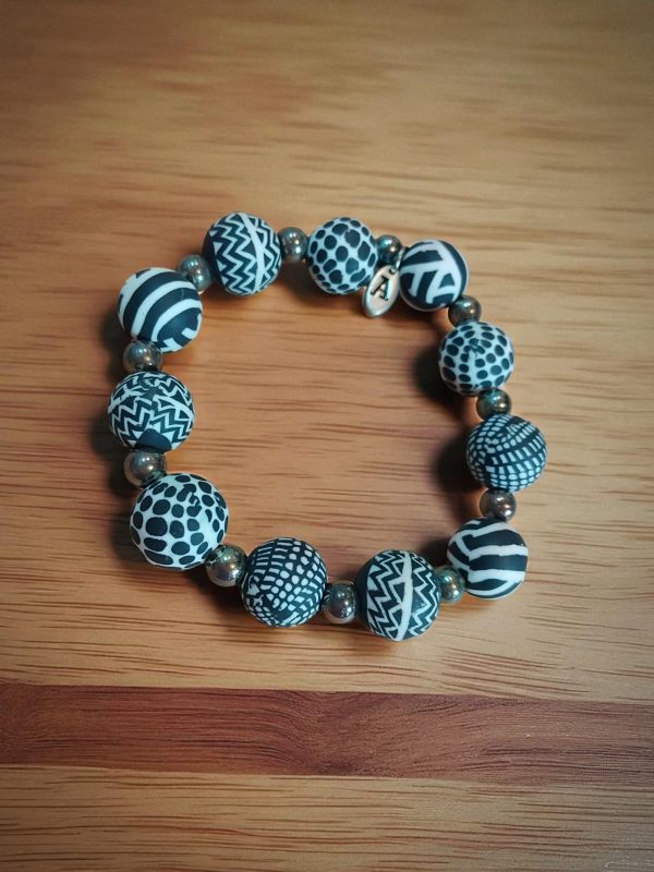 (B12) Artisan Bead adult/teenager boxed bracelet - Image 2