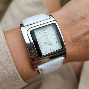 (LW195) IEKI ladies/gents leather strap boxed wrist watch