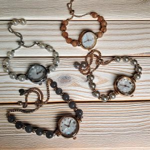 (LW224) Drawstring round faced with beads ladies / teens dress watch boxed