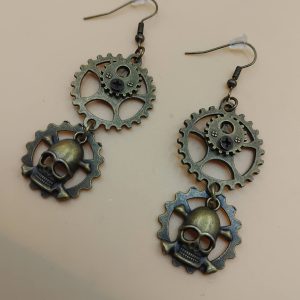 (E72) Pair of steampunk / goth earrings