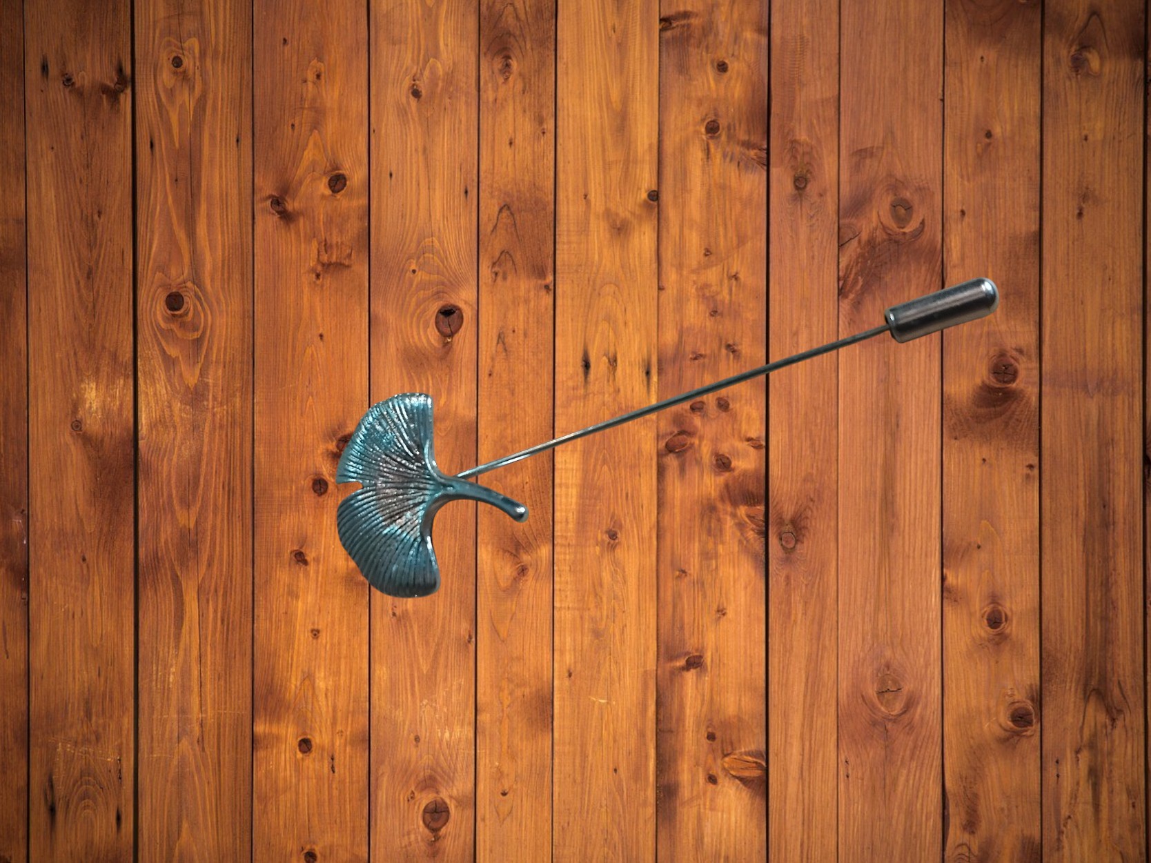 (LP21) Silver leaf design lapel pin