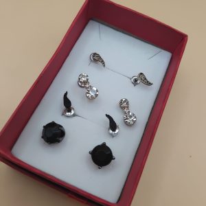 (BE45) 4 x pairs of unisex ear studs boxed