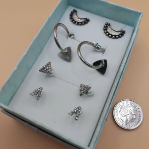 (BE46) 4 x pairs of unisex Topman ear studs boxed