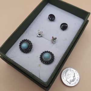(BE48) 3 x pairs of unisex Topman ear studs