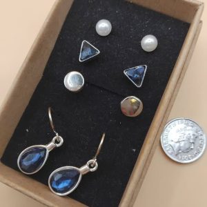 (BE60) 4 x pairs of ladies ear studs