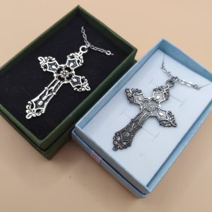 (N58) Beautifully crafted crucifix pendant necklace