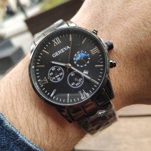 (MW172) Gents chunky design Geneva watch