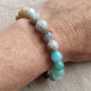 (B4) Precious stone bracelet