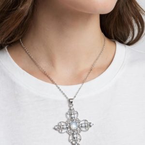 (N589) Cross pendant necklace